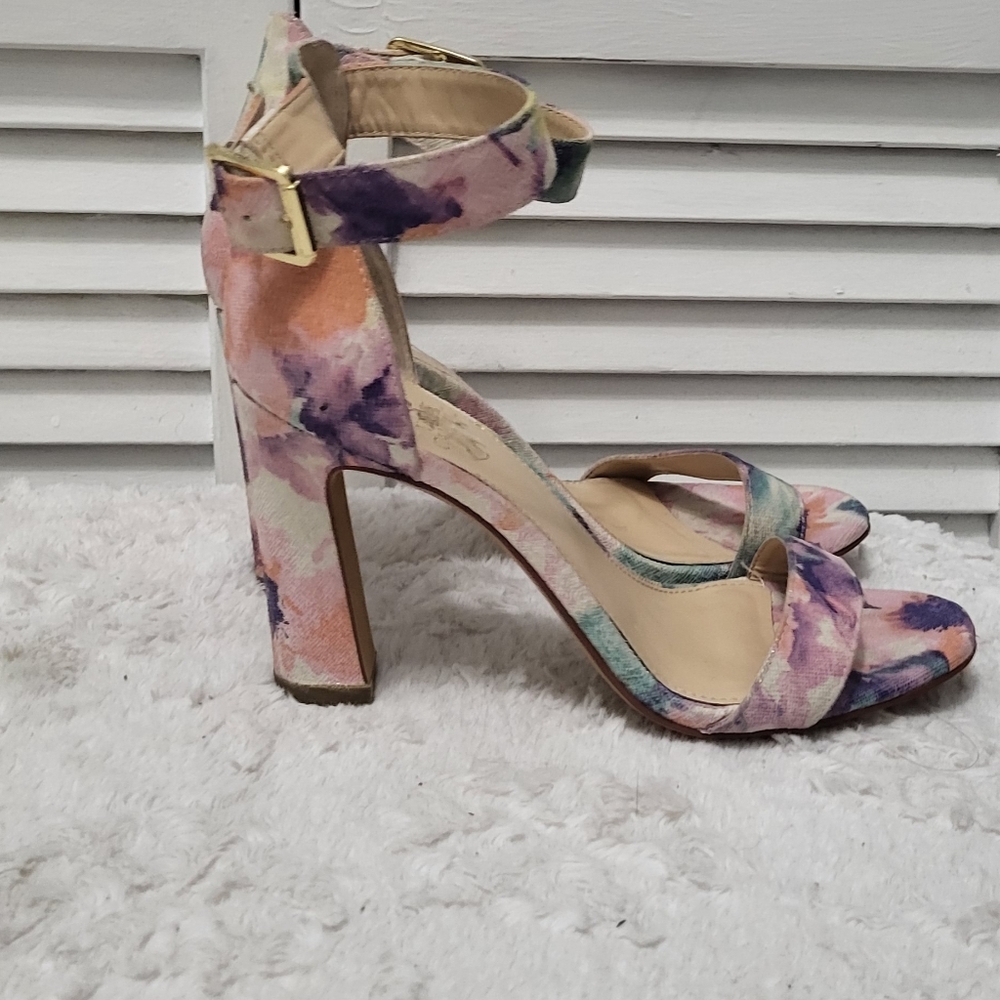 Vince Camuto leather heels size 7M - Picture 4 of 6
